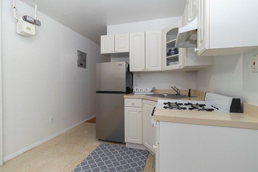 Building Photo - 317 E 93rd St