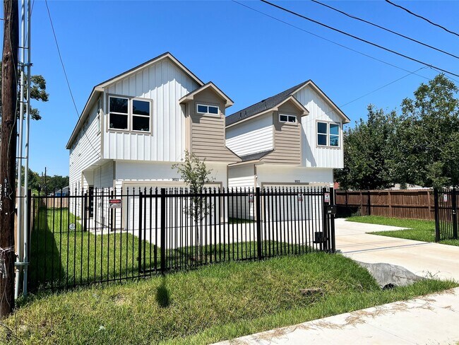 Building Photo - 9023 Spaulding St