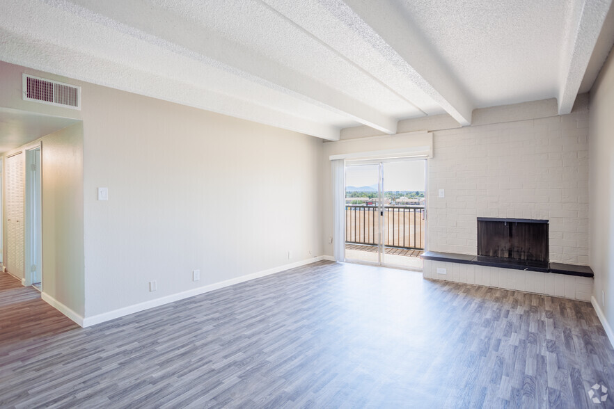 2BD, 2BA - 1,037SF - Living Room - Uptown Square