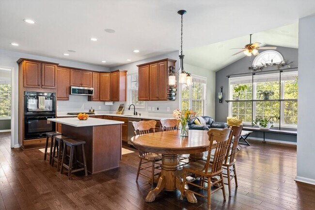 Building Photo - Gorgeous 5 Bed 3.5 Bathroom in Stafford, VA