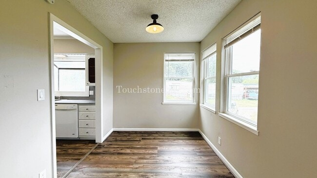 Building Photo - Lovely 3BD|1BA Home in Oregon City w/Basem...