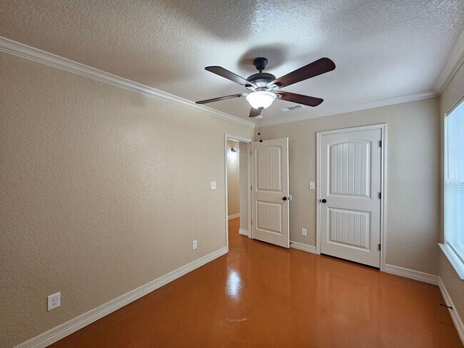 Building Photo - 803 Leifester Cir