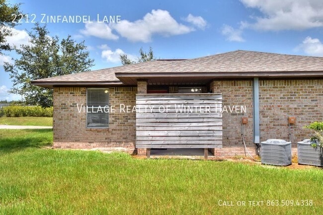 Building Photo - Julian Hills Apartments: Your Oasis in Eag...