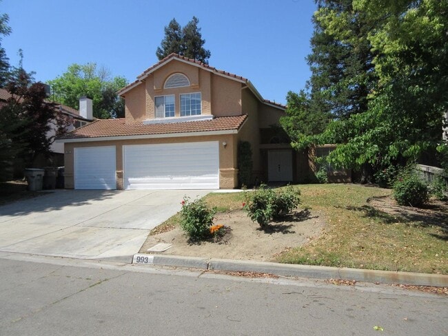 Building Photo - 4 Bed, 2.5 Bath Home with 3-Car Garage in Clovis Unified School District