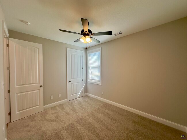 Building Photo - 111 Meyers Lake Dr