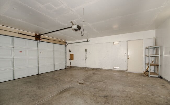 Building Photo - Sycamore Ranch East Woodland