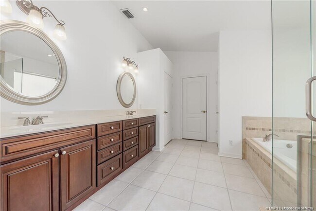 Building Photo - 376 NW Canna Way