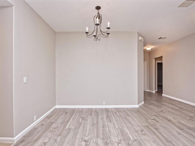 Building Photo - 2300 Amy Lynn Ln