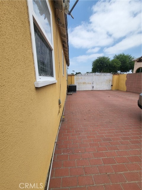 Building Photo - 6000 Southside Dr