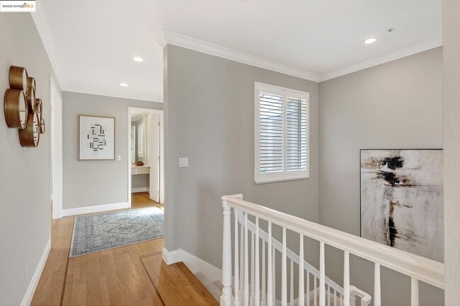 Building Photo - Four Bedroom Home with Panoramic Views