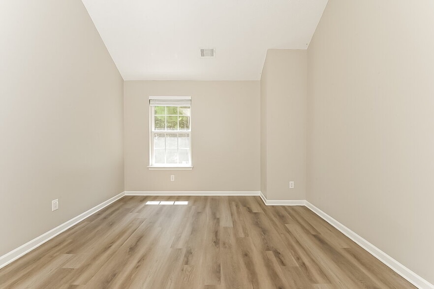 Building Photo - 2407 Brookgate Way