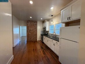 Building Photo - 2303 Sonoma Blvd