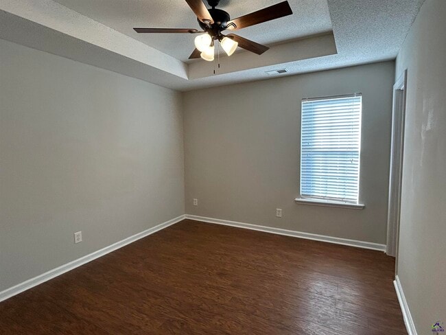 Building Photo - 166 Holly Pointe