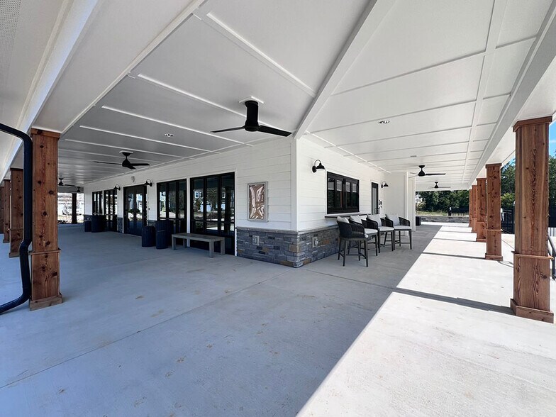 Building Photo - 111 Lennei Ln