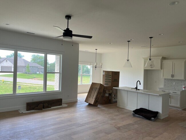 Building Photo - Beautiful One-Year-Old 4 bedroom, 2 bath home on a cul-de-sac in the exclusive Lion's Gate neighb...