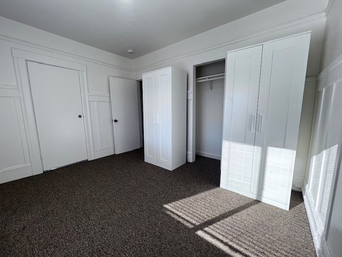 Building Photo - 709 32nd St