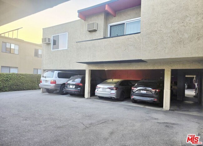 Building Photo - 12014 Kling St
