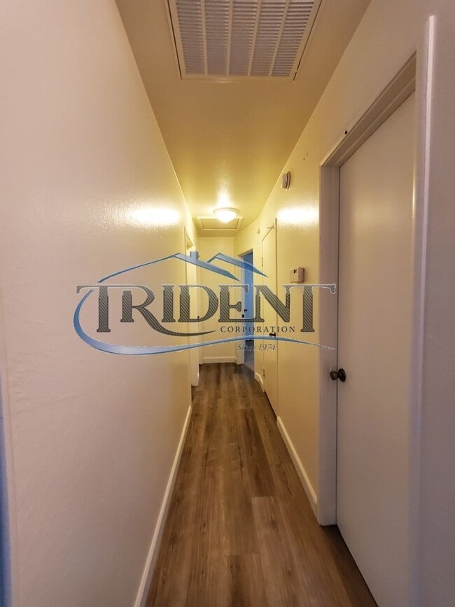 Building Photo - Cute 3 bedroom, 1 ½ bath house