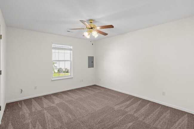 Building Photo - 5009-5011 Betty Jean Way