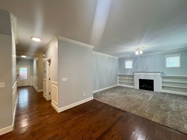 Building Photo - Beautiful 5 Bedroom Home