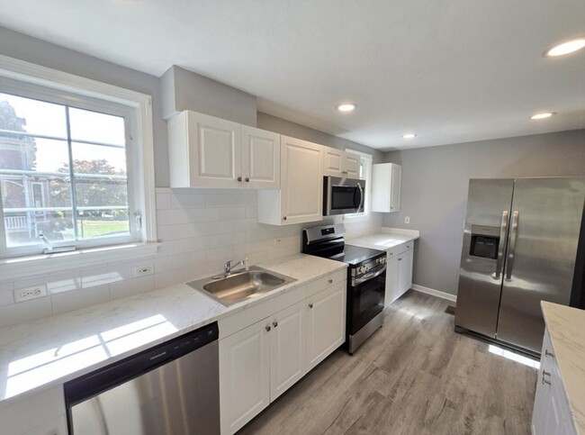 Kitchen - 445 Putnam Hill Rd