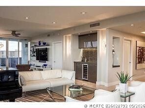 Building Photo - 3100 N Ocean Blvd