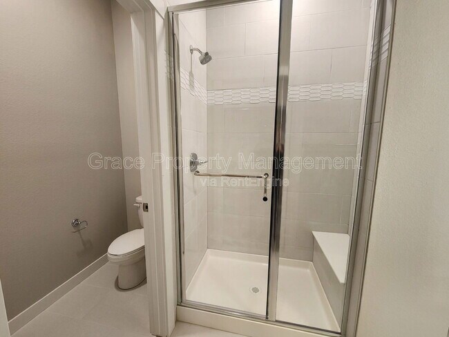 Building Photo - 350 High Point Dr