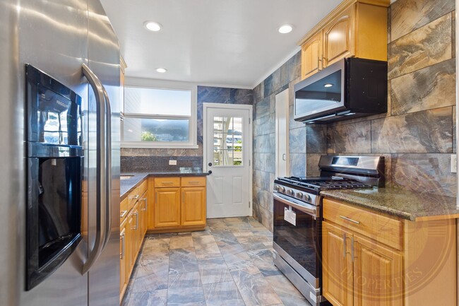 Building Photo - Collingwood Street - 450-452