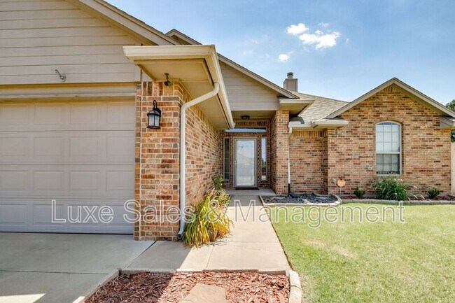 Building Photo - 1174 Misty Dr NW