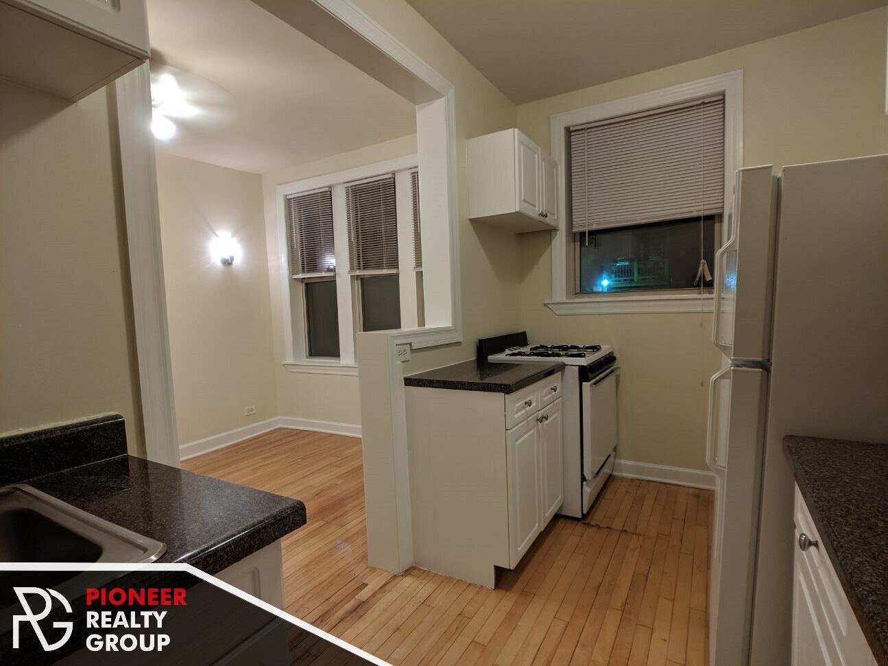 Building Photo - 533 W Aldine Ave