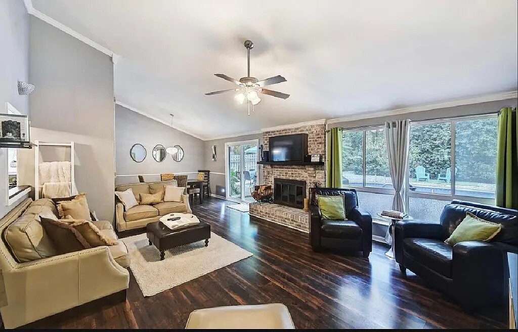 Building Photo - 621 Regency Dr