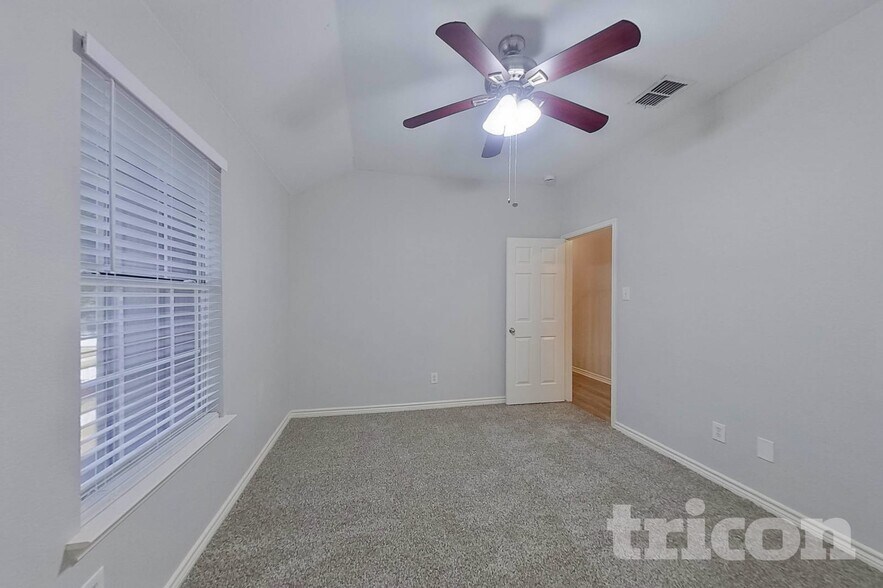 Building Photo - 813 Wolf Trail