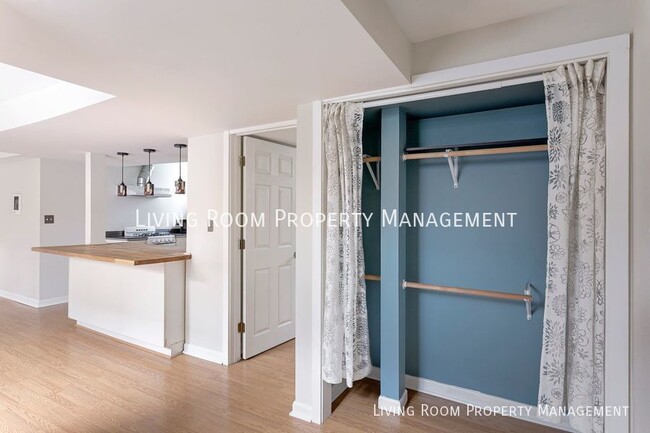 Building Photo - Bright Oversized Basement Apartment in Alb...