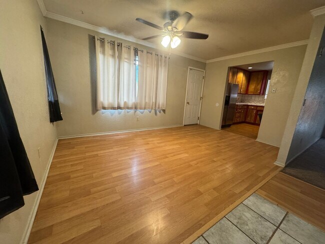 Building Photo - 3 Bedroom, 2 Bath, 2 car garage