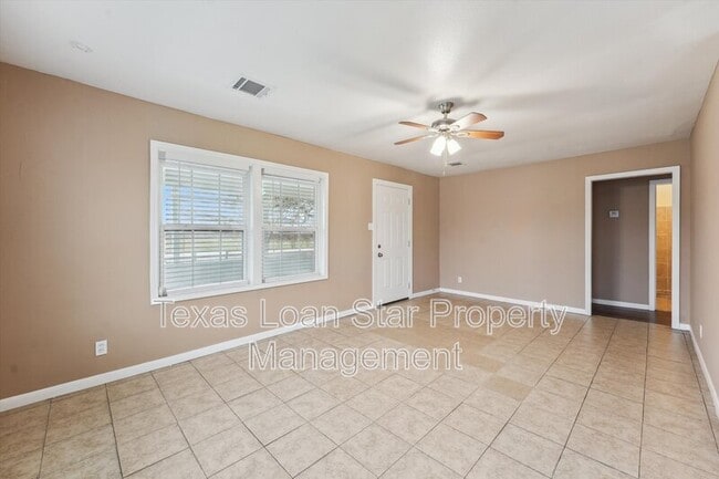 Building Photo - 1107 Defender St