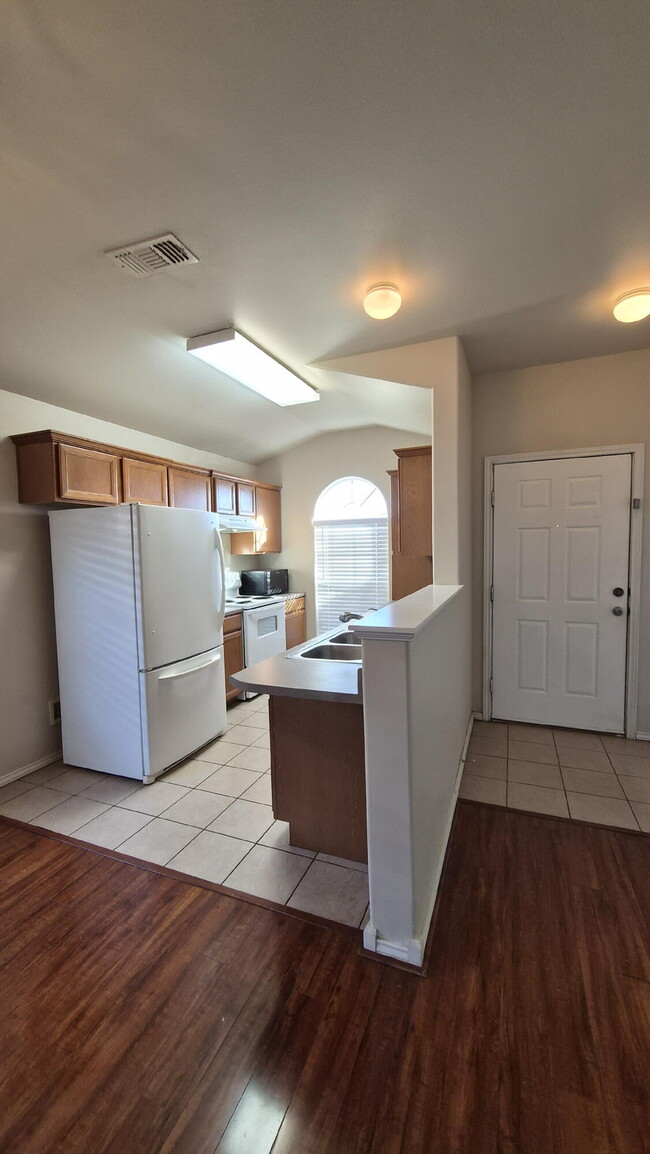 Building Photo - 6546 94th St