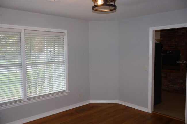 Building Photo - 3017 W Euclid Ave