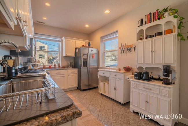 Building Photo - 2209 N Drake-1