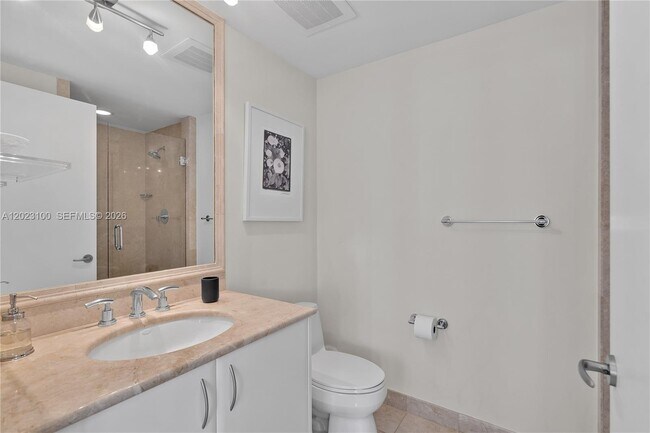 Building Photo - 1331 Brickell Bay Dr
