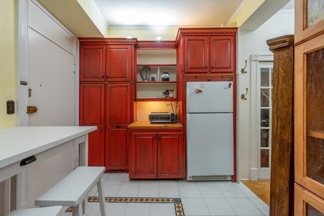 Building Photo - 19 Beacon St