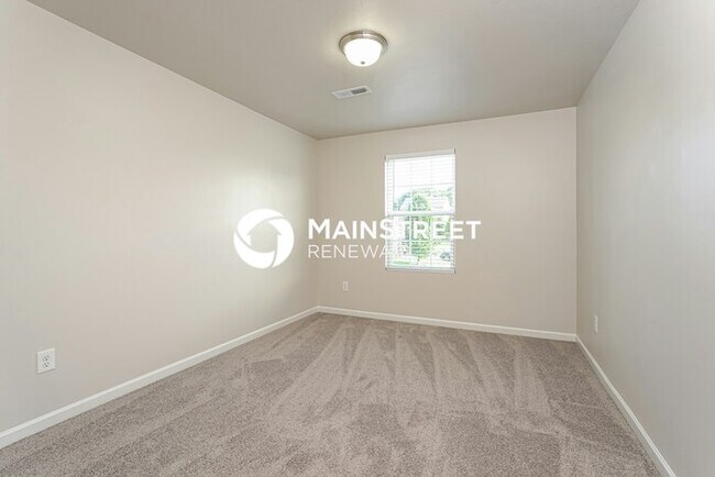 Building Photo - 4 Bedroom Pet-Friendly Home in GREENSBORO,...