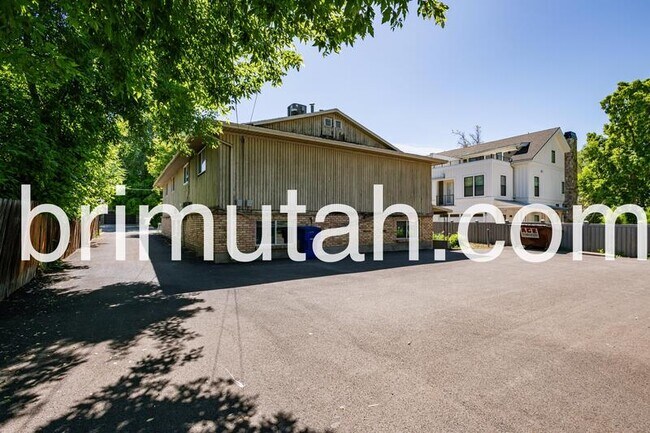 Building Photo - 2590 S 800 E