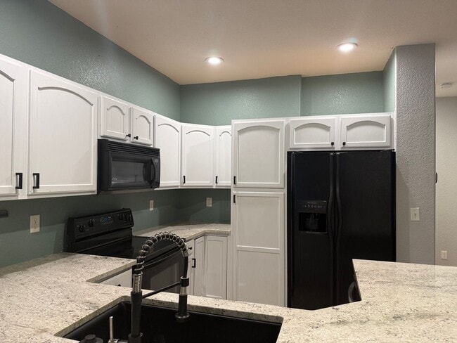 Building Photo - Bright and Modern 3-Bed, 2.5-Bath Townhous...