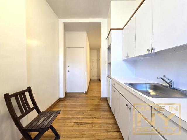 Building Photo - 2 bedroom in ASTORIA NY 11106