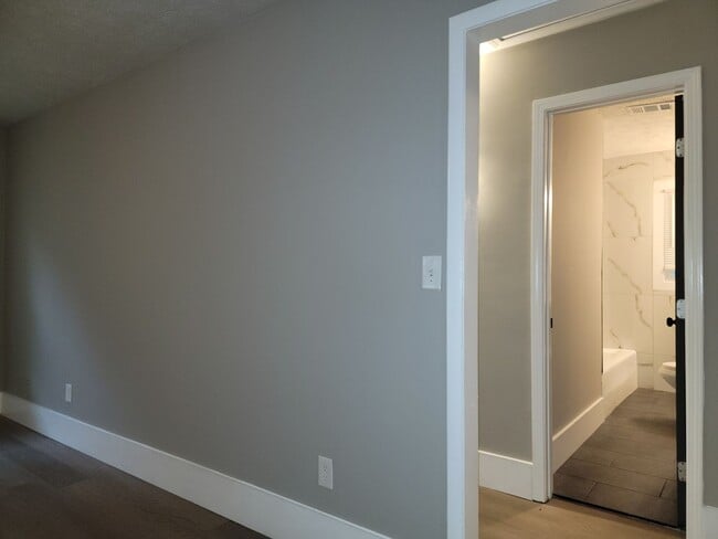 Building Photo - Great location near CDC, Emory, and the VA...