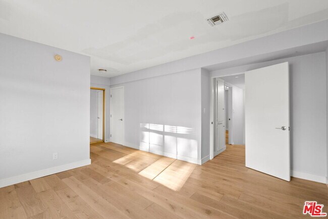 Building Photo - 4771 La Villa Marina