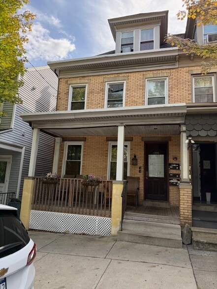 Primary Photo - 1336 Northampton St