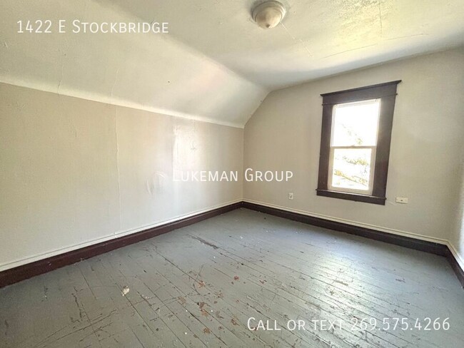 Building Photo - 1422 E Stockbridge Ave
