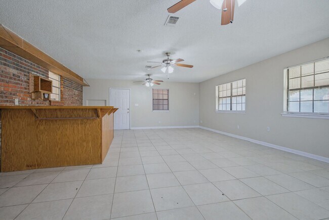 Building Photo - 5471 Buena Vista Ave