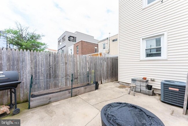 Building Photo - 2633 Almond St